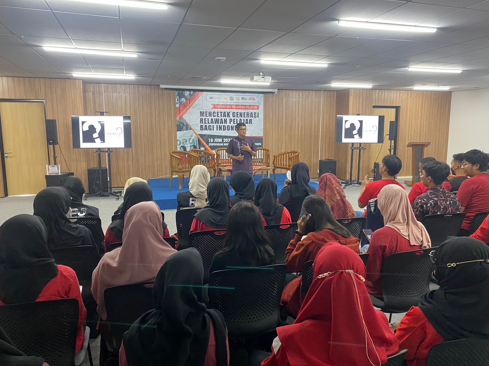 Mencetak Generasi Relawan Pelajar Bagi Indonesia